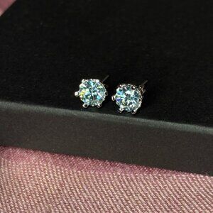 MOISSANITE 2 CT STUDS Sterling silver